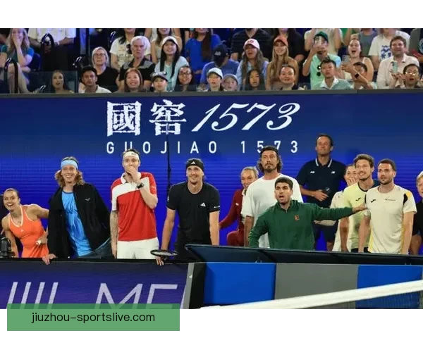 摇滚巨星邦·乔维亮相迈阿密大师赛与萨芬卢布丰塞卡亲切合影交流